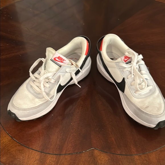 Nike White and Black Running Shoes - Picture 7 of 7